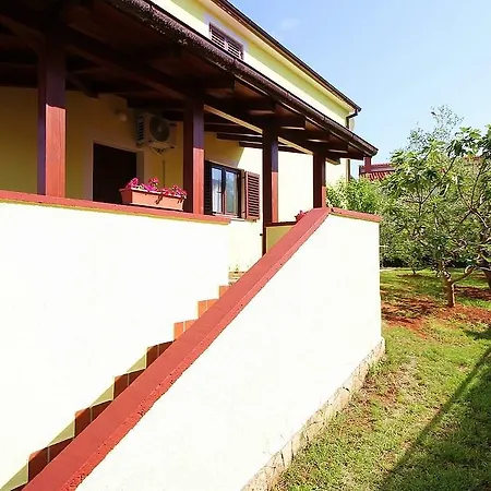 Robi Appartement Pomer